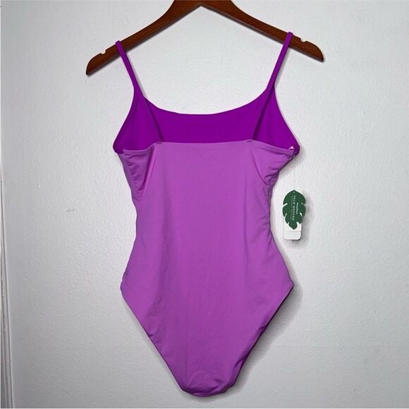 Tommy Bahama Women's Palm Modern
Reversible Maillot One Piece Swimsuit Size 8 - Picture 5 of 10